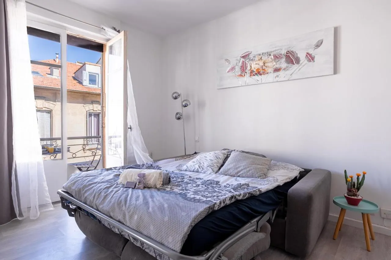 Cannes Centre Apartment With A Balcony